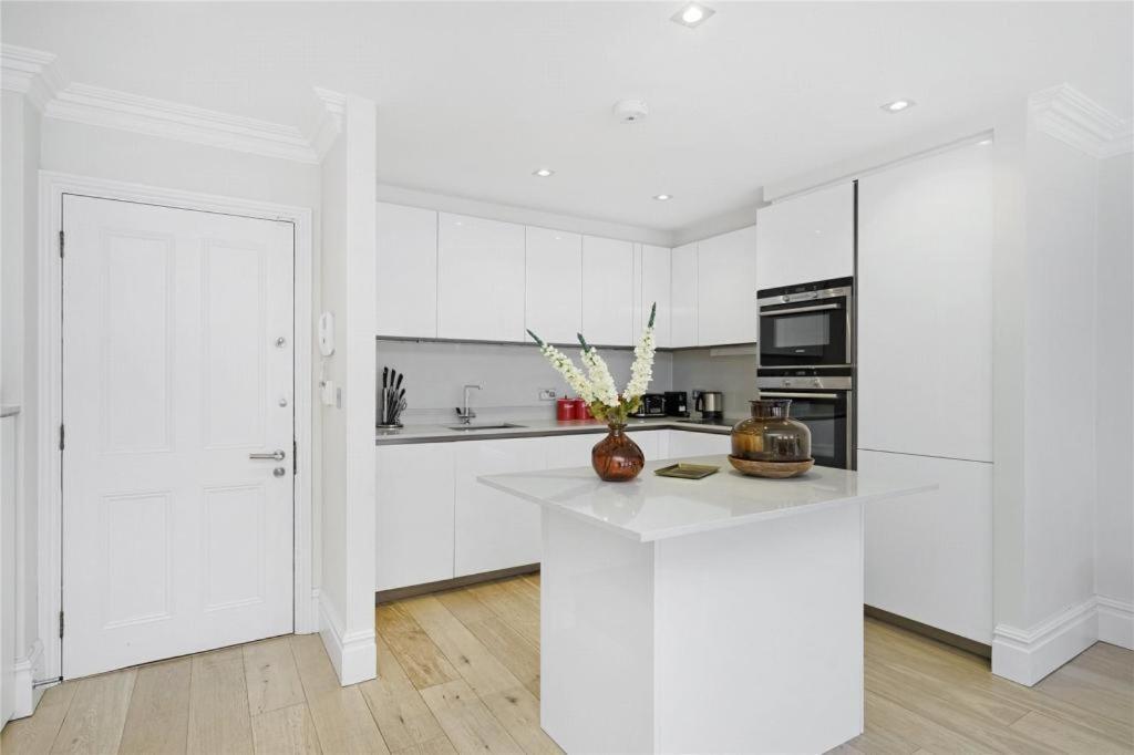 Stunning 2 Bed - Bond Street And Selfridges! Apartment London Bagian luar foto